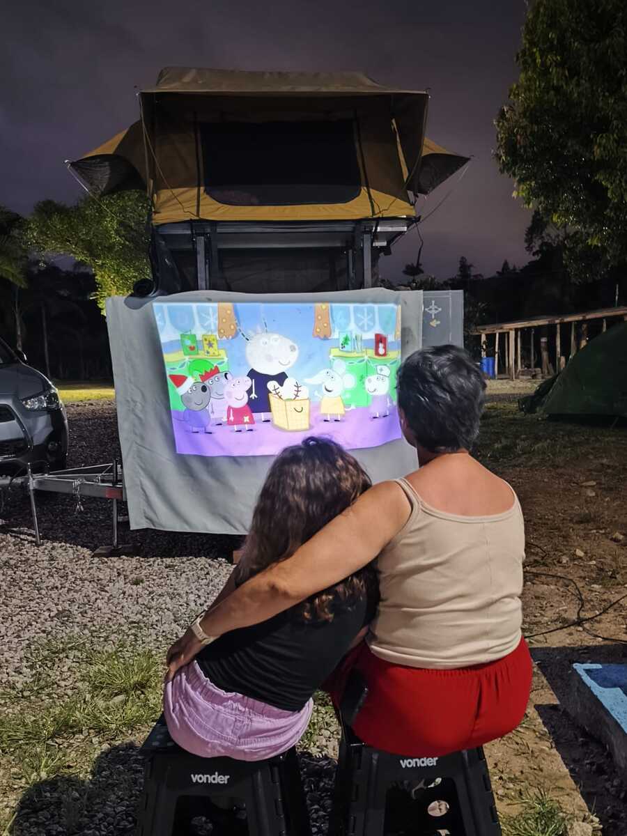 Mini Projetor Portatil Wi-Fi Bluetooth HD-4K Bivolt Cinema em Casa - BM-F1012